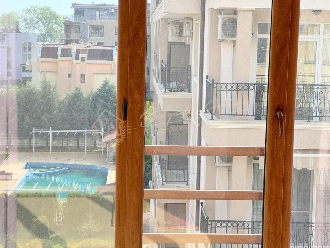 Продается двухкомнатный апартамент в комплексе "Святая Елена" Солнечный берег