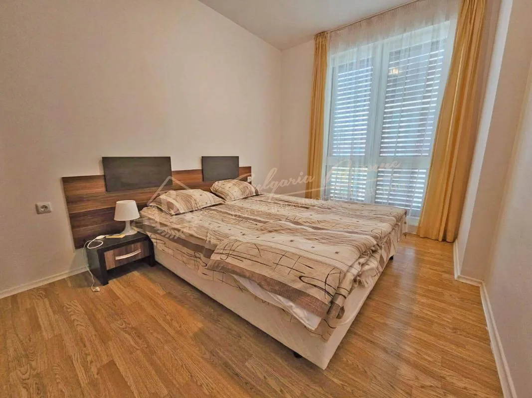 Апартамент с 2 спальнями в комплексе Romance Marine, Солнечный берег - вид на бассейн