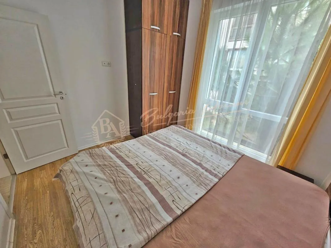 Апартамент с 2 спальнями в комплексе Romance Marine, Солнечный берег - вид на бассейн