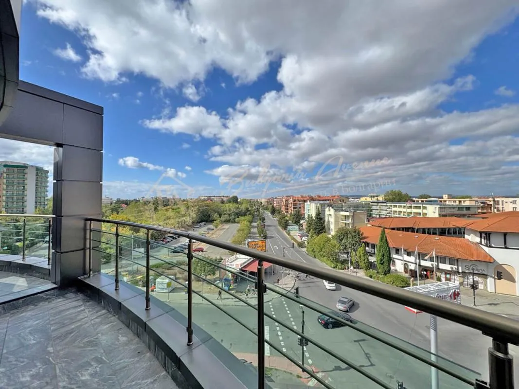 Двухкомнатный апартамент с большой террасой в комплексе Sunny Beach Plaza