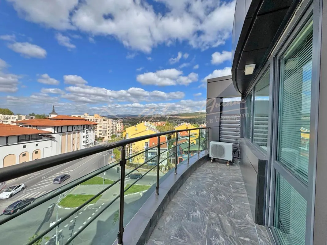 Двухкомнатный апартамент с большой террасой в комплексе Sunny Beach Plaza