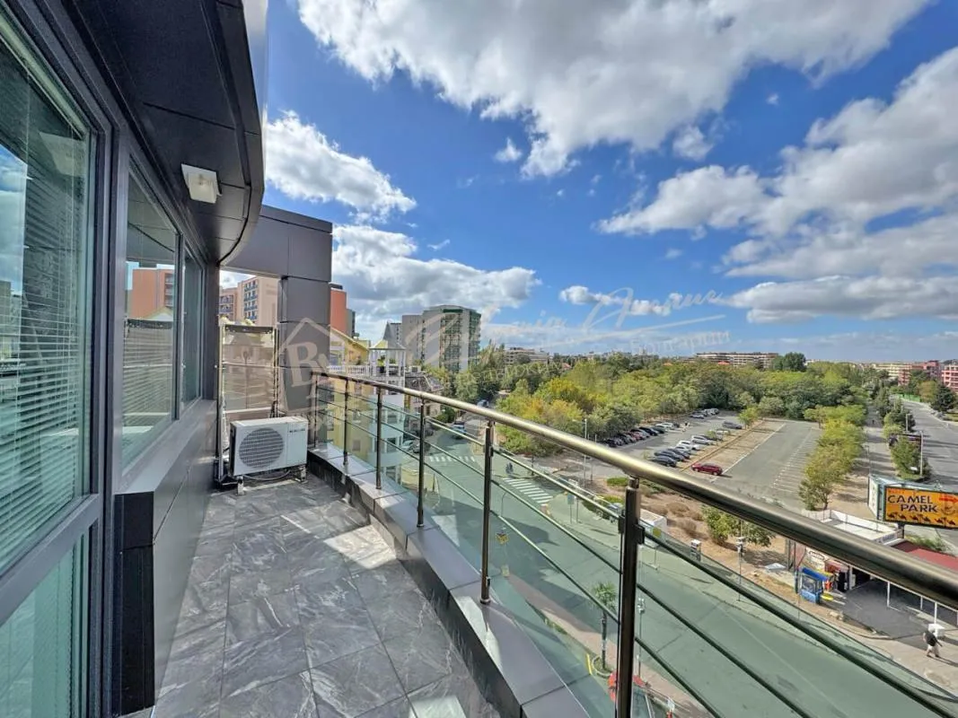 Двухкомнатный апартамент с большой террасой в комплексе Sunny Beach Plaza