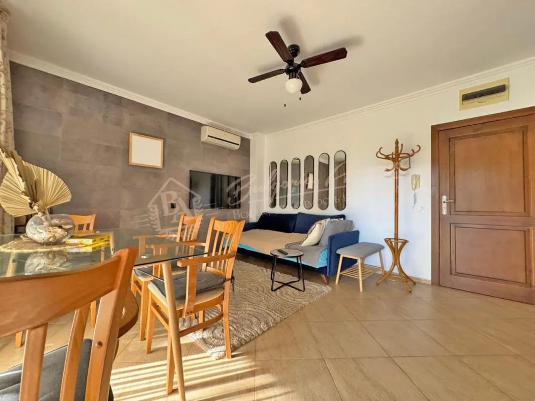 Продажа стильной двухкомнатной квартиры в комплексе "Антония" Святой Влас