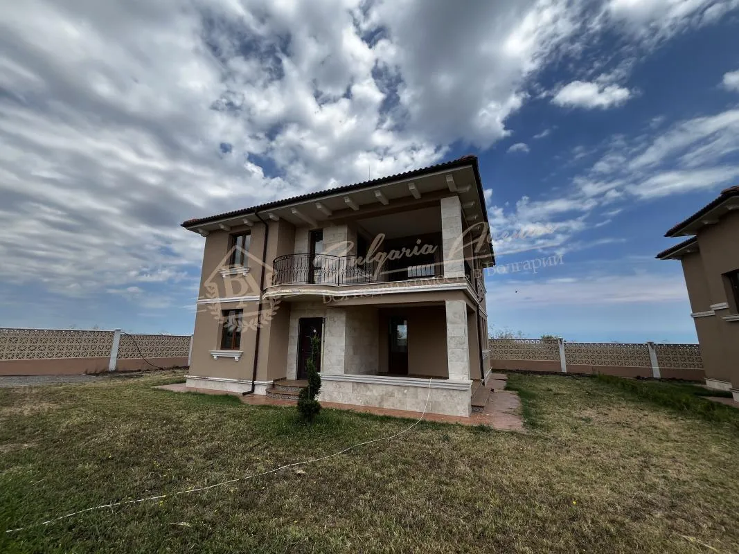 Просторный дом Grand в Поморие с возможностью покупки в ипотеку или рассрочкой до 2-х лет