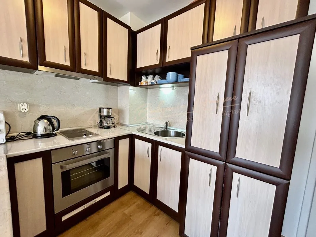 Трёхкомнатная квартира в комплексе «Флорес Парк» в центре курорта Солнечный берег