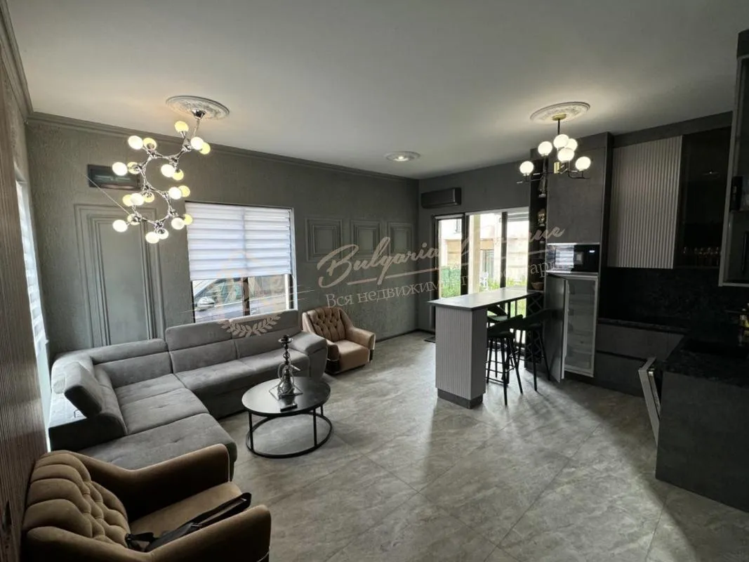 Высококачественный новый дом в Поморье, в нескольких шагах от частного пляжа