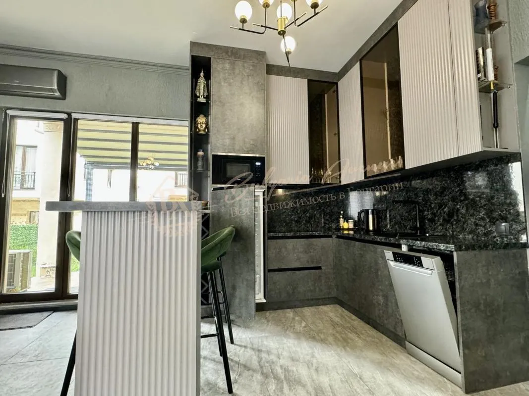 Высококачественный новый дом в Поморье, в нескольких шагах от частного пляжа