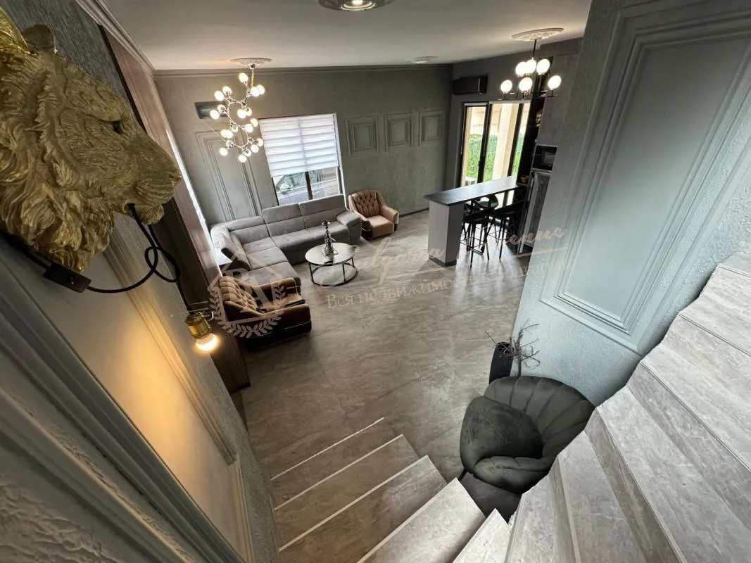 Высококачественный новый дом в Поморье, в нескольких шагах от частного пляжа