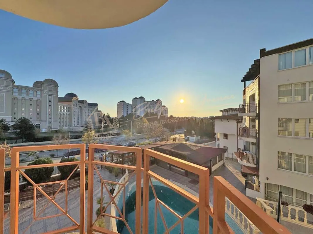 Светлый апартамент с 1 спальней в комплексе "Виста дель Мар 2" в Свети Влас