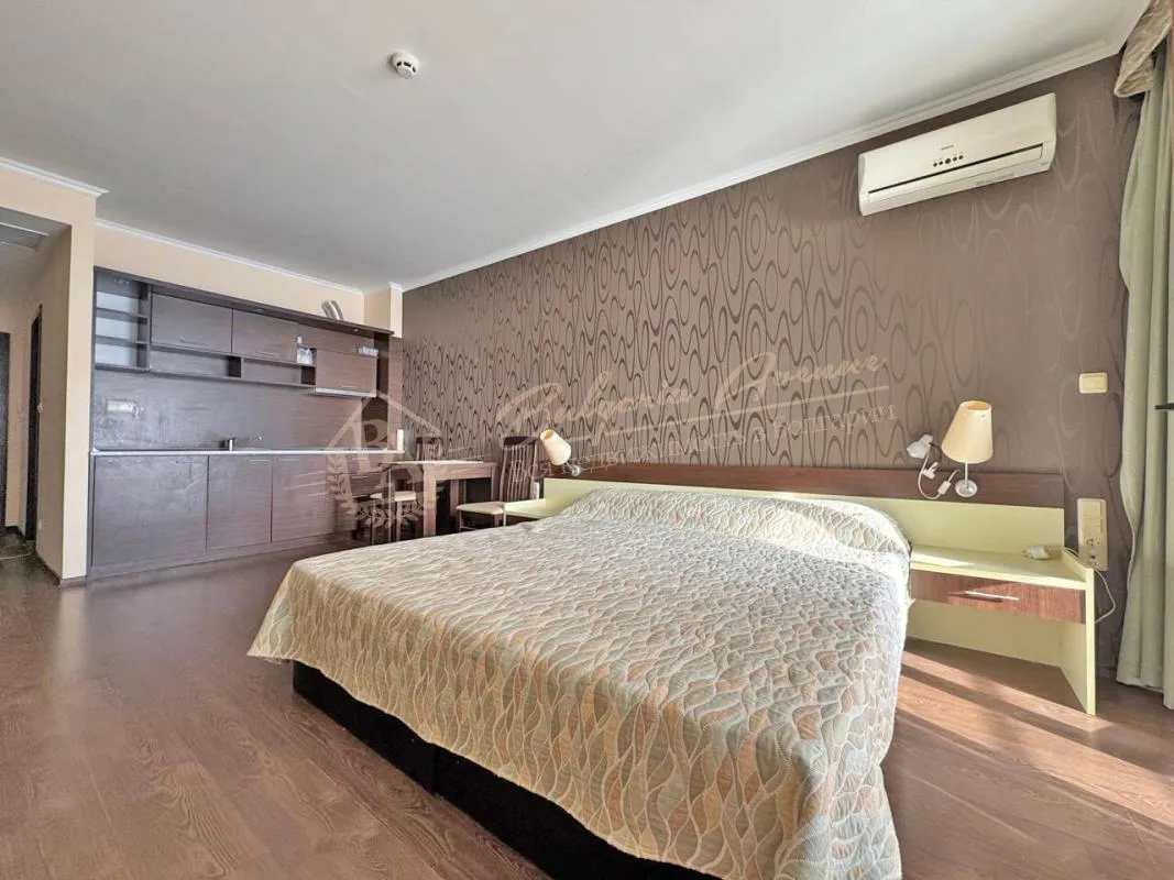 Большая студия в комплексе класса люкс Grand Hotel в Свети Влас. Панорамный вид на море!