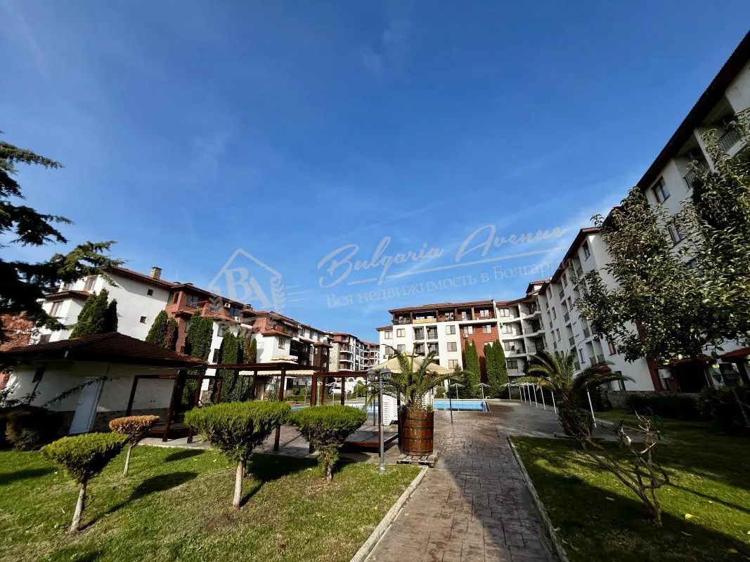 Трехкомнатный апартамент с прекрасным видом на территорию комплекса - Аполлон 5, Равда