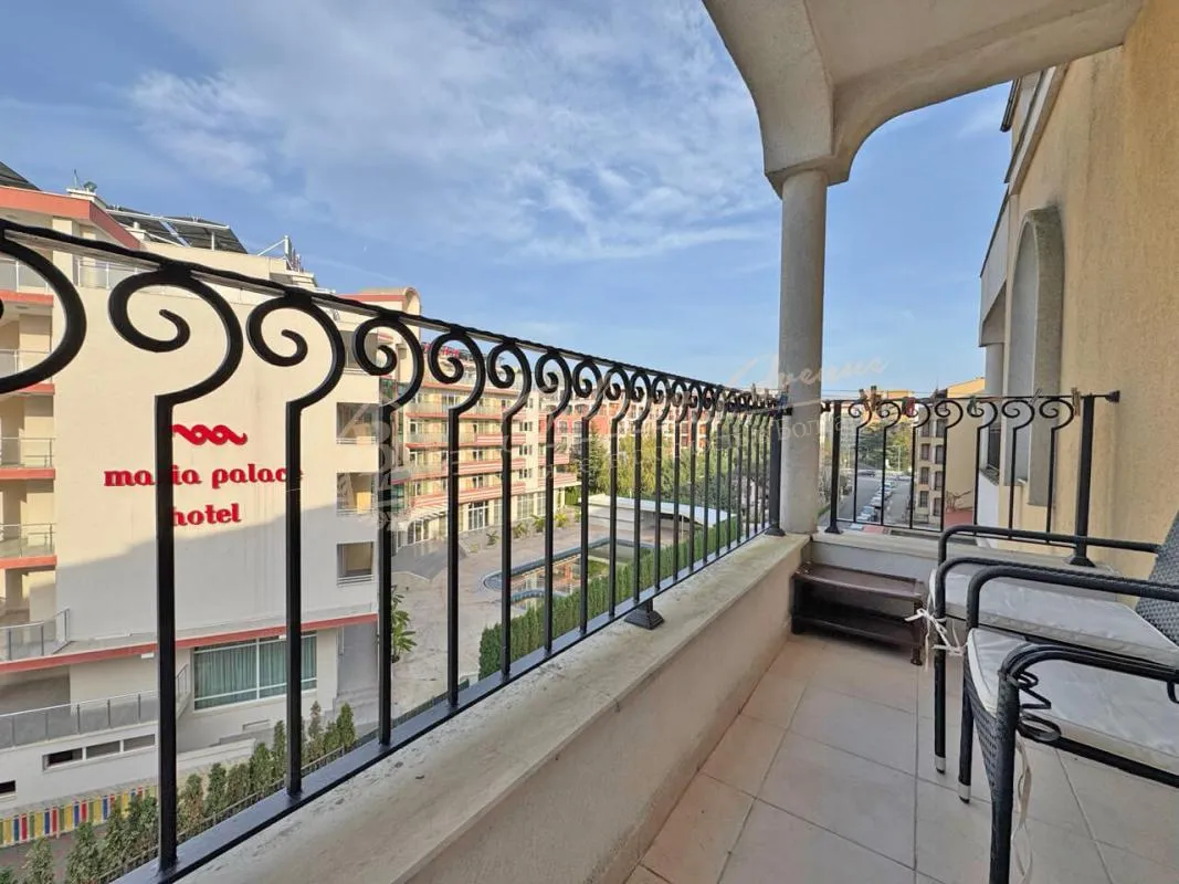 Двухкомнатный апартамент с видом на город в комплексе Royal Sun, Солнечный берег