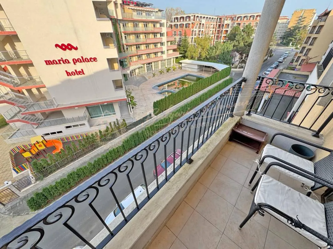 Двухкомнатный апартамент с видом на город в комплексе Royal Sun, Солнечный берег