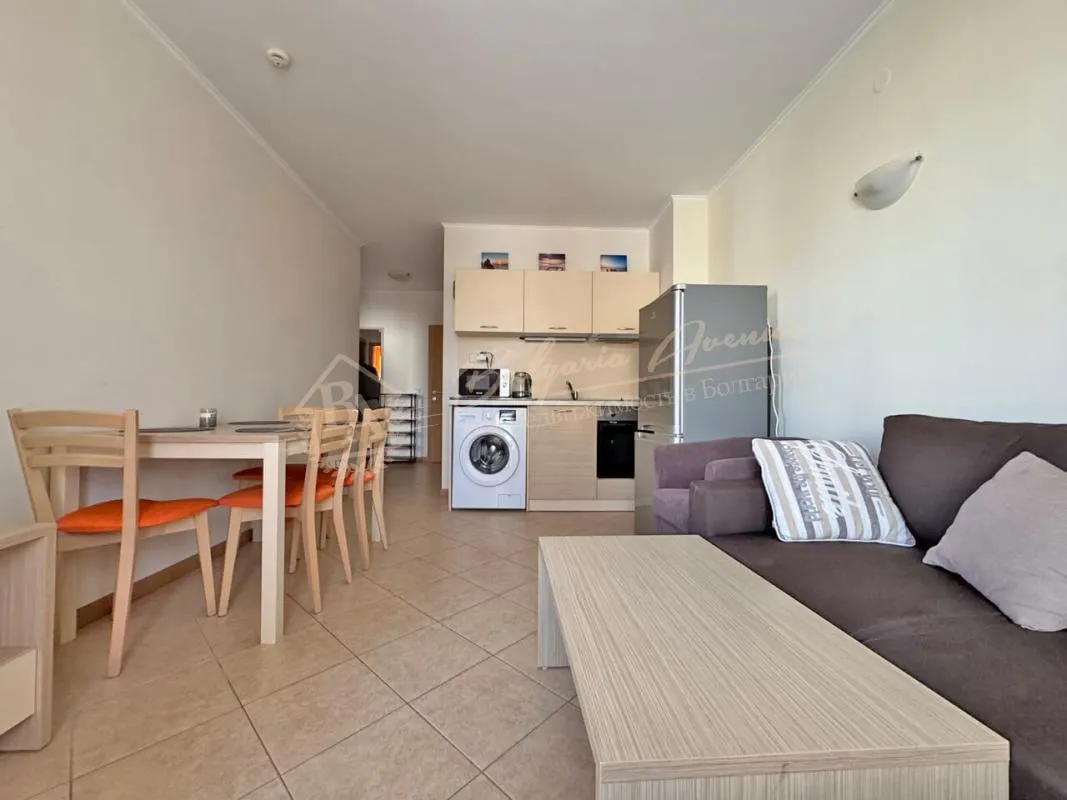 Двухкомнатный апартамент с видом на город в комплексе Royal Sun, Солнечный берег