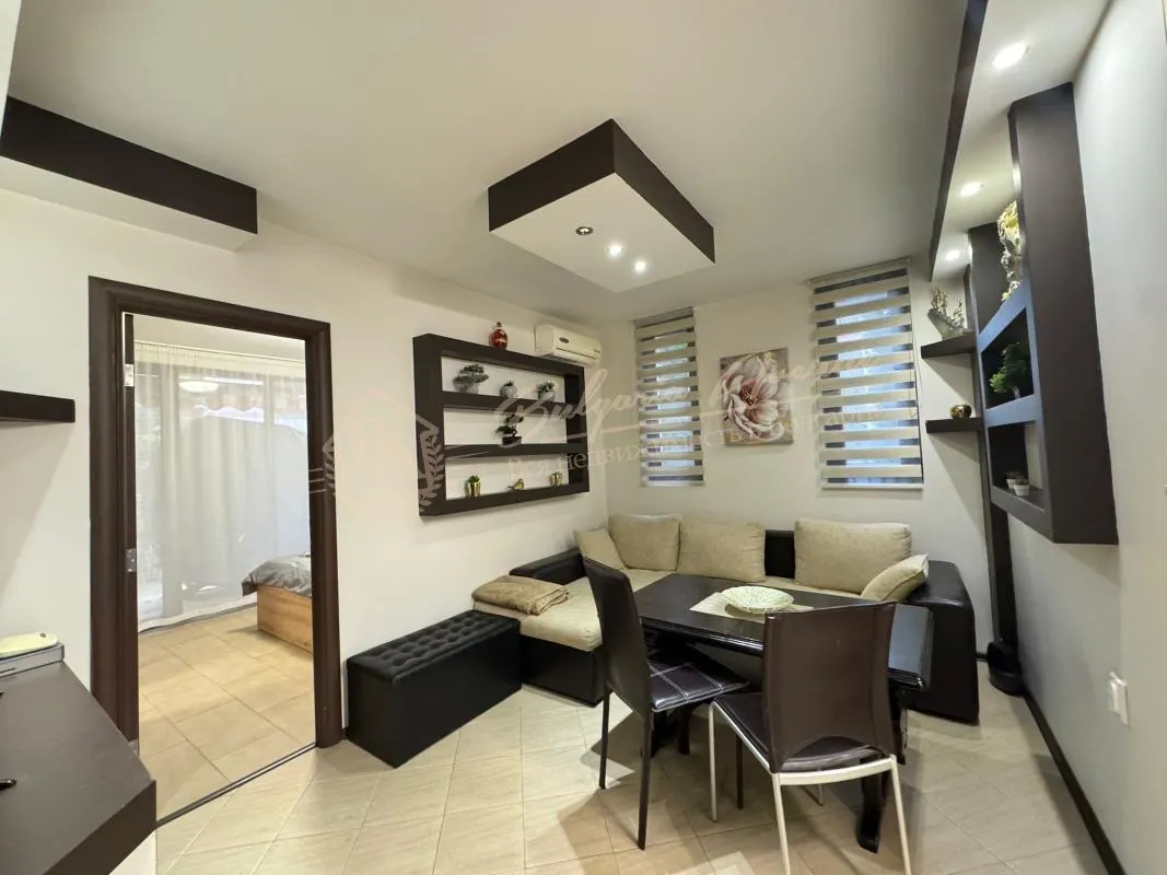 Трехкомнатный апартамент с личным двориком в комплексе "Тарсис"