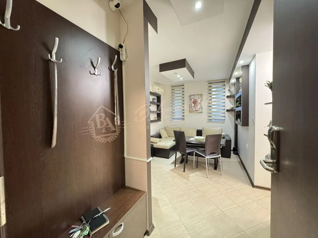 Трехкомнатный апартамент с личным двориком в комплексе "Тарсис"