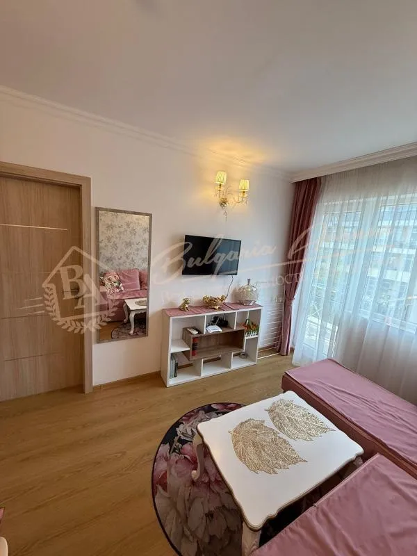 Апартамент с 1 спальней в к-се Sweet Home 6 Солнечный берег