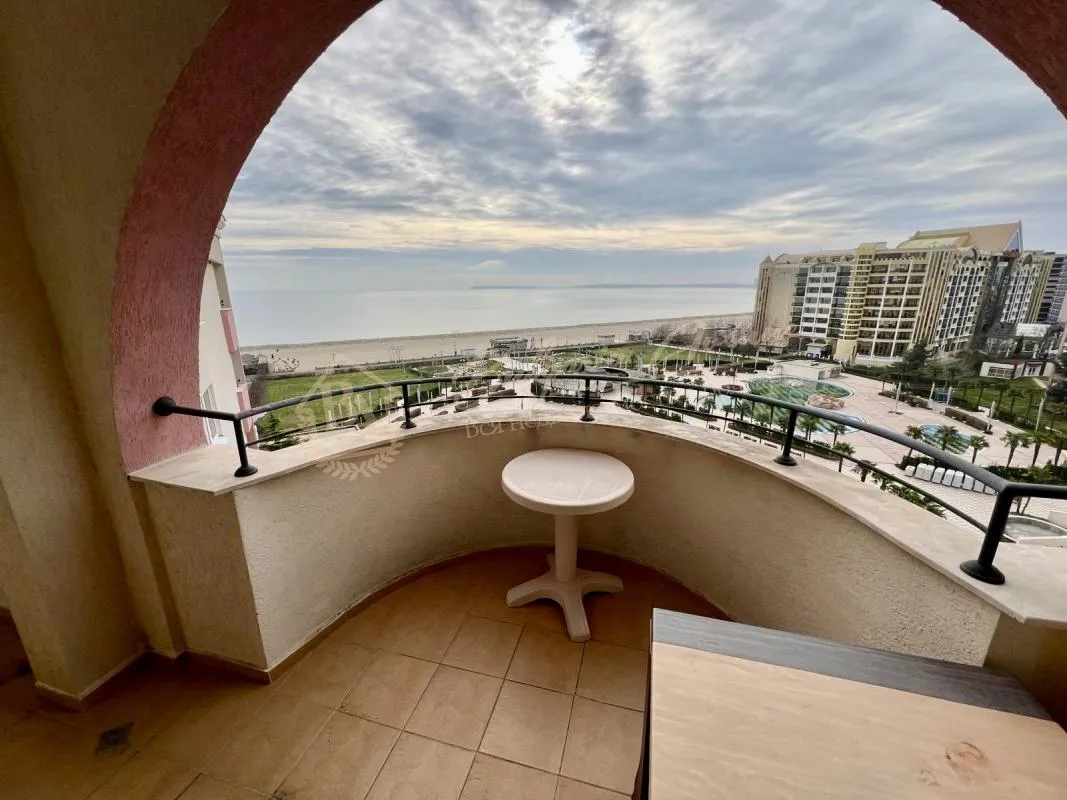 Квартира с огромной террасой и потрясающим видом на море в Majestic, Солнечный берег