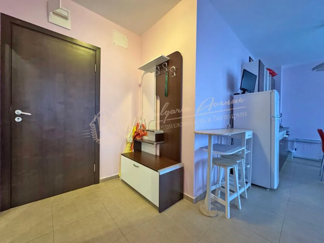 Двухкомнатная квартира в комплексе Casa Rossa, Солнечный берег - вид на бассейн