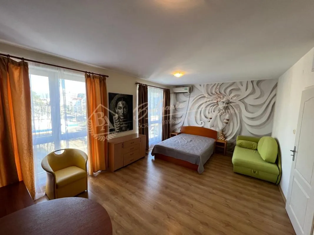 Комплекс Flores Park Солнечный берег - большая студия с видом на горы