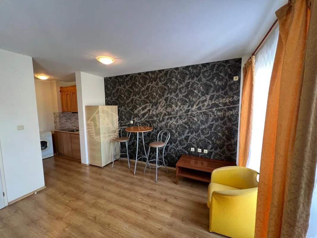 Комплекс Flores Park Солнечный берег - большая студия с видом на горы