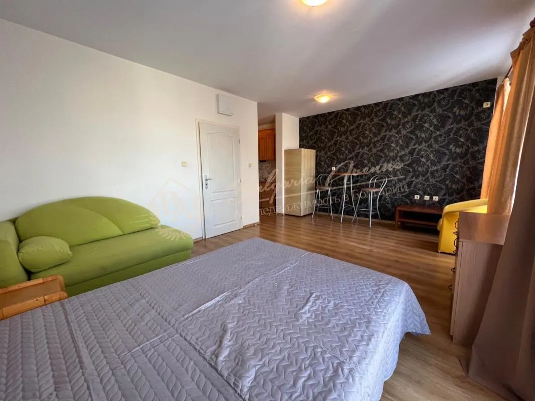 Комплекс Flores Park Солнечный берег - большая студия с видом на горы