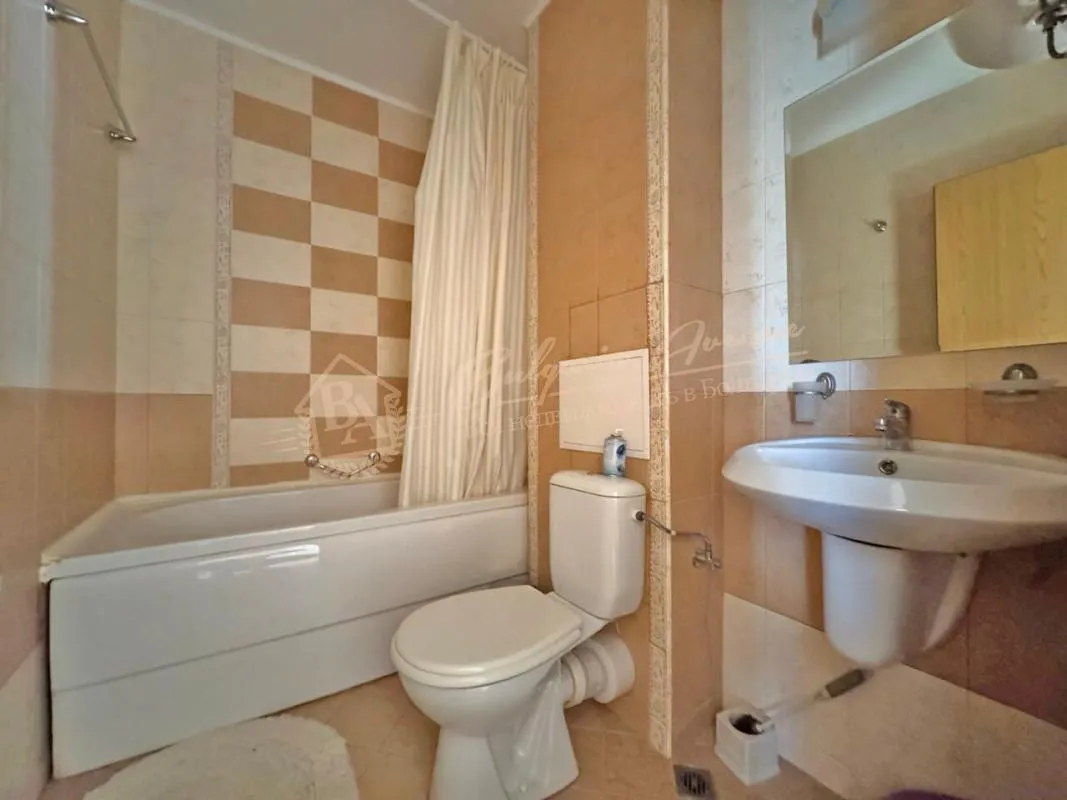 Светлая трехкомнатная квартира в комплексе Royal Sun, Солнечный берег