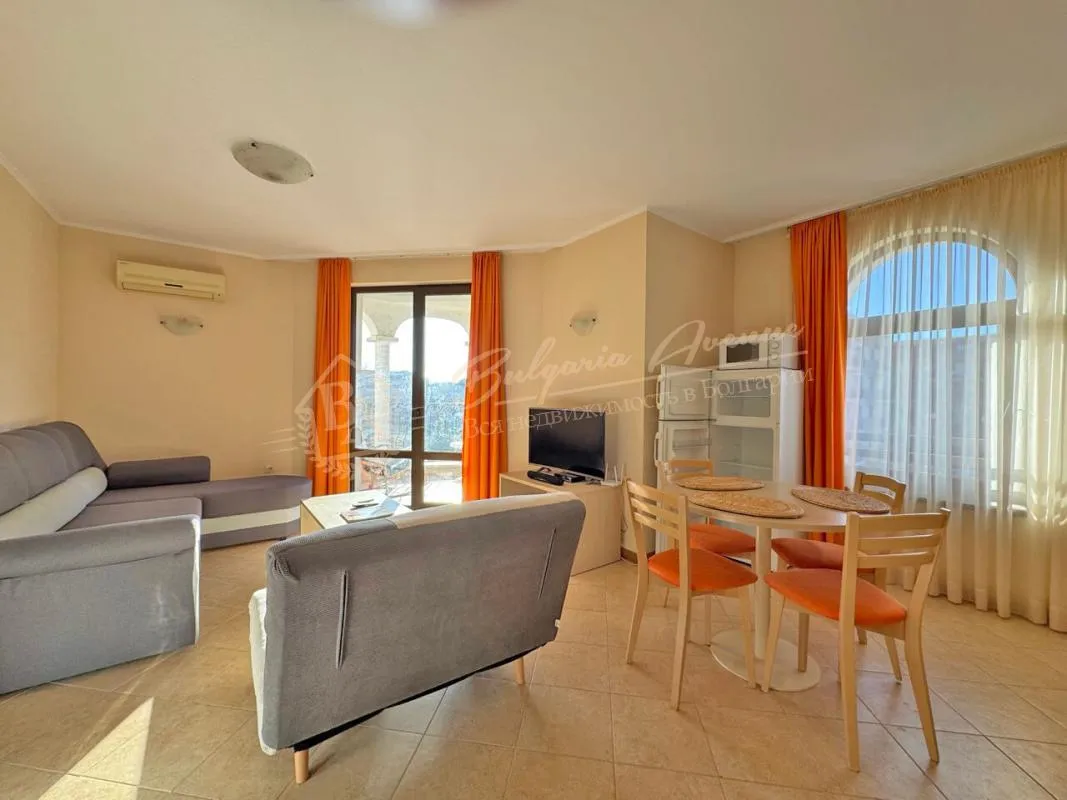 Светлая трехкомнатная квартира в комплексе Royal Sun, Солнечный берег