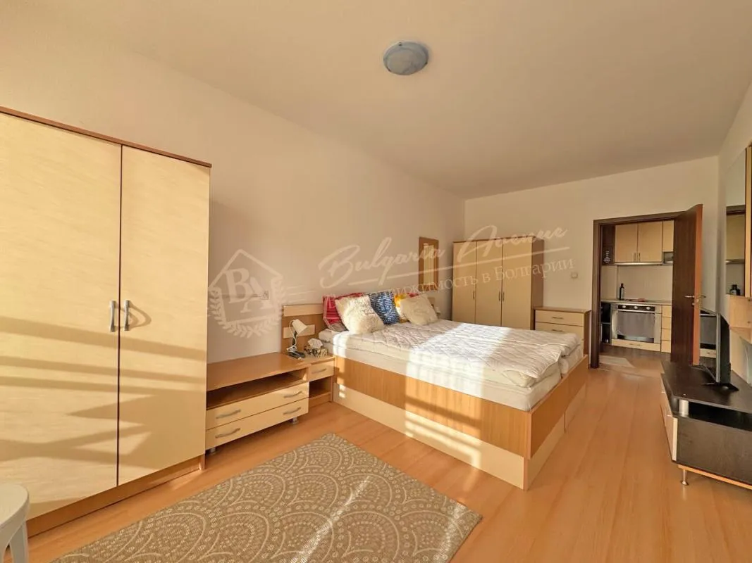 Светлая двухкомнатная квартира в комплексе Sunny Day 6, Солнечный берег