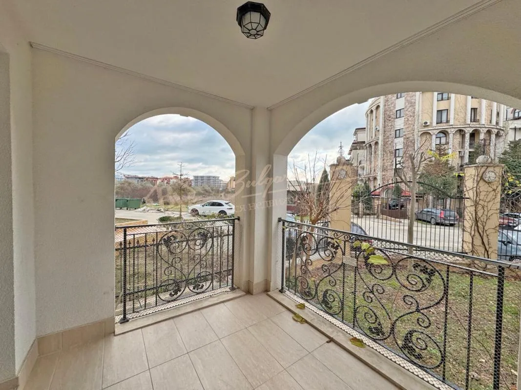 Двухкомнатная квартира в премиум комплексе Poseidon, Несебр, Болгария