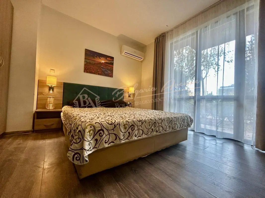 Просторная студия с личным двориком в комплексе Tarsis в Солнечном Берегу