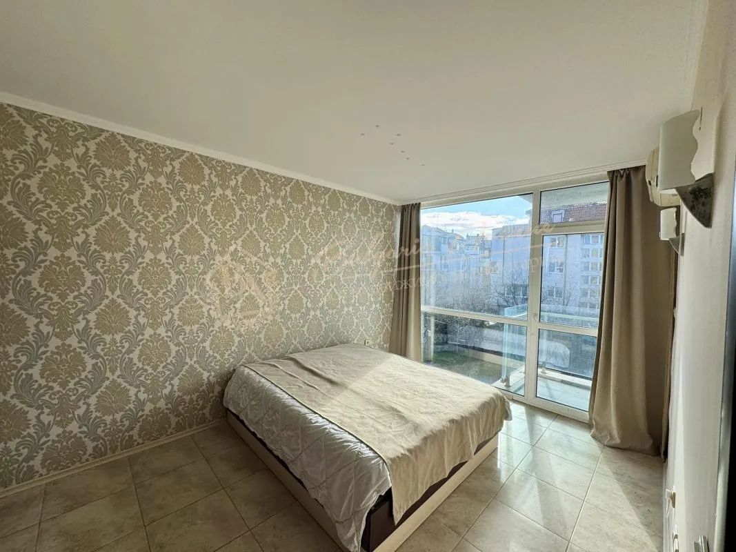 Трехкомнатная квартира в одном из популярных комплексов Несебра. Вид на море!