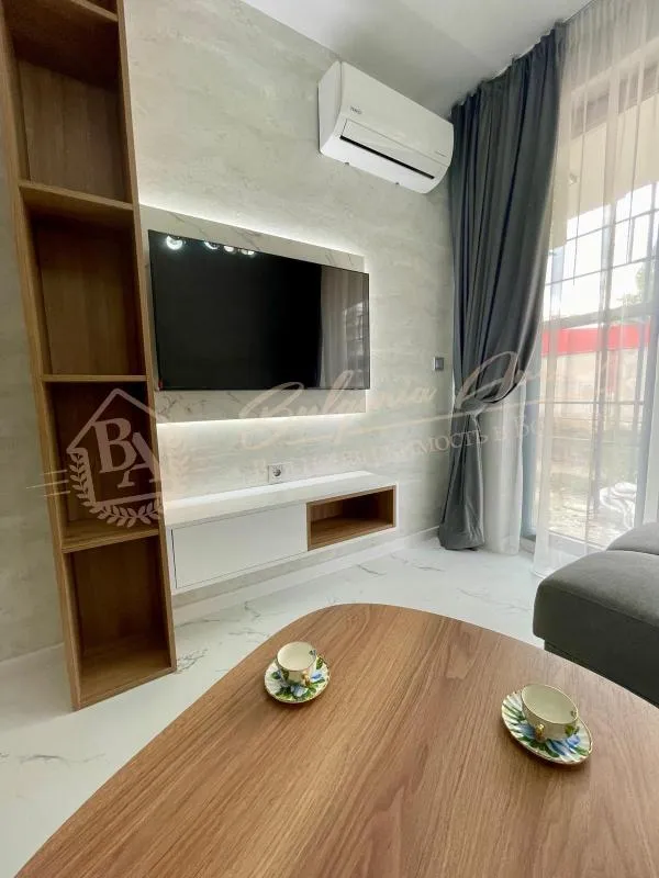 Новый трехкомнатный апартамент на партере в люксовом комплексе в кк Солнечный берег.